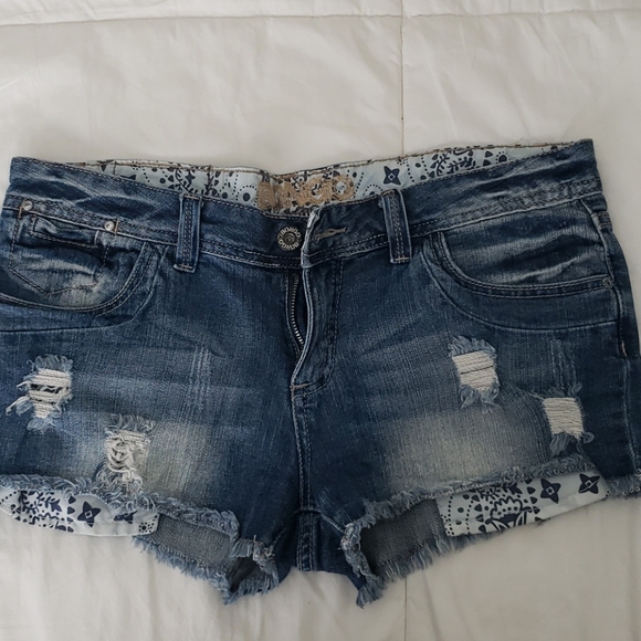 distressed short shorts